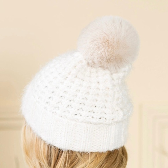 NWT WHITE POM POM HAT - Picture 2 of 2